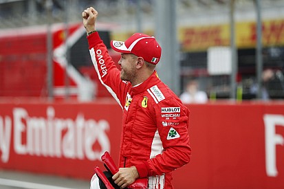 Vettel nem kíván rosszat Hamiltonnak