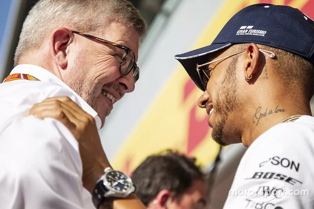 Ross Brawn, Director de F&oacute;rmula Uno de Motorsports y Lewis Hamilton, Mercedes-AMG F1