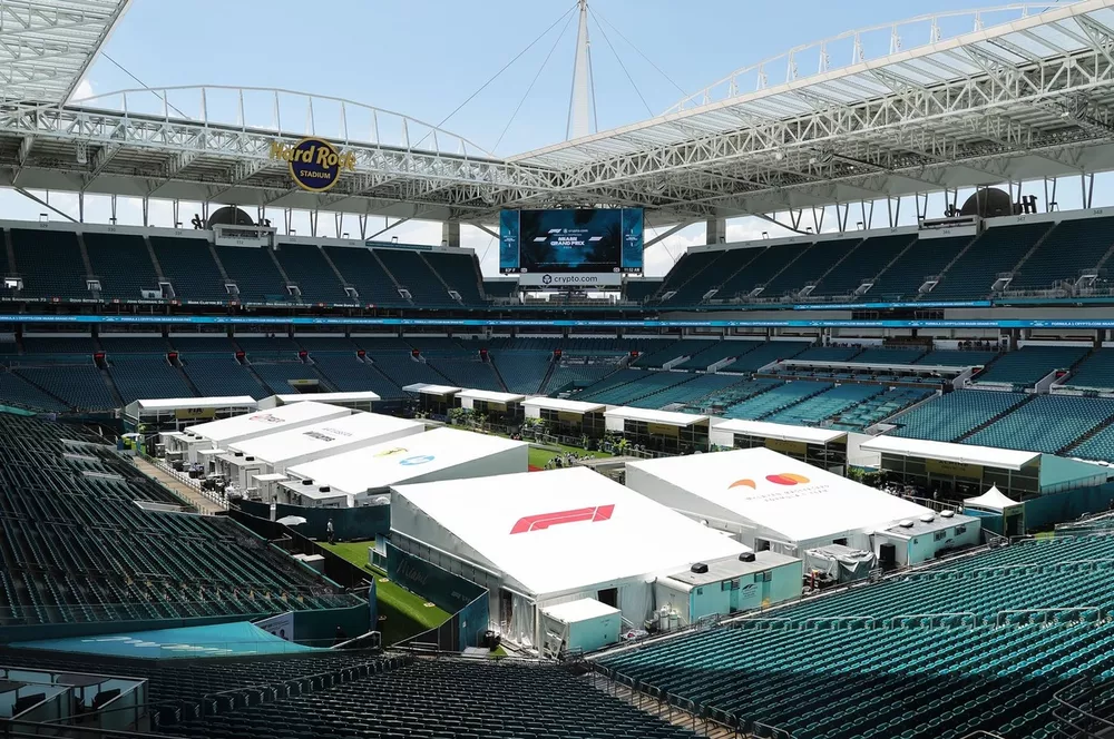 De F1-paddock in het Hard Rock Stadium