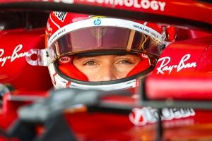 Charles Leclerc presenta el casco que usar&aacute; en la temporada 2026 de F1