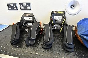 As&iacute; fue el pol&eacute;mico debut del HANS en la F&oacute;rmula 1