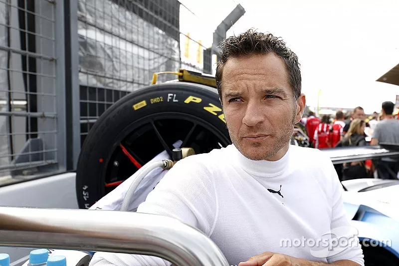 #42 BMW Team Schnitzer BMW M6 GT3: Timo Scheider
