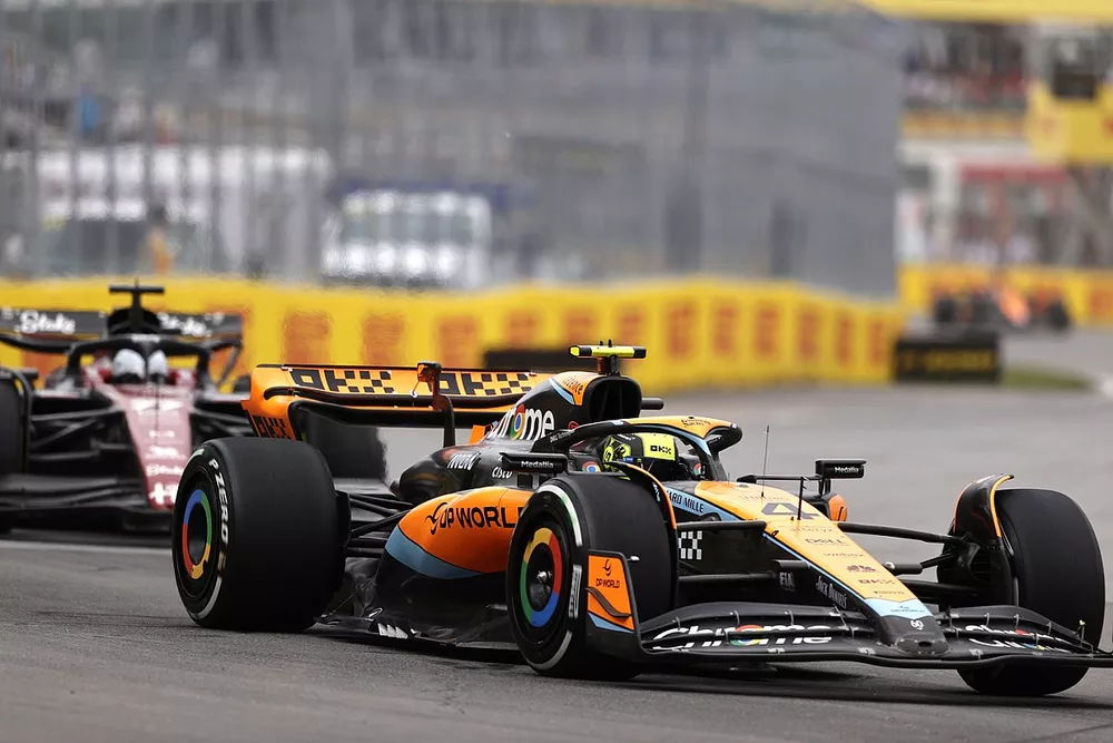 Lando Norris, McLaren MCL60, Valtteri Bottas, Alfa Romeo C43