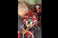 V&iacute;deo: Bautista responde con iron&iacute;a a la medida del WorldSBK con Ducati