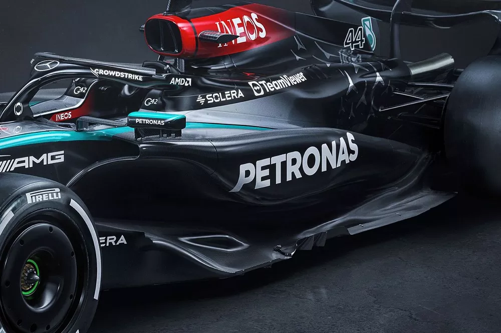 Mercedes W15 sidepods y piso