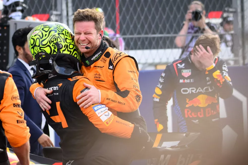 Lando Norris, con mec&aacute;nicos de McLaren