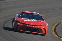 Hamlin vence a Ty Gibbs para la pole de NASCAR Cup en Phoenix