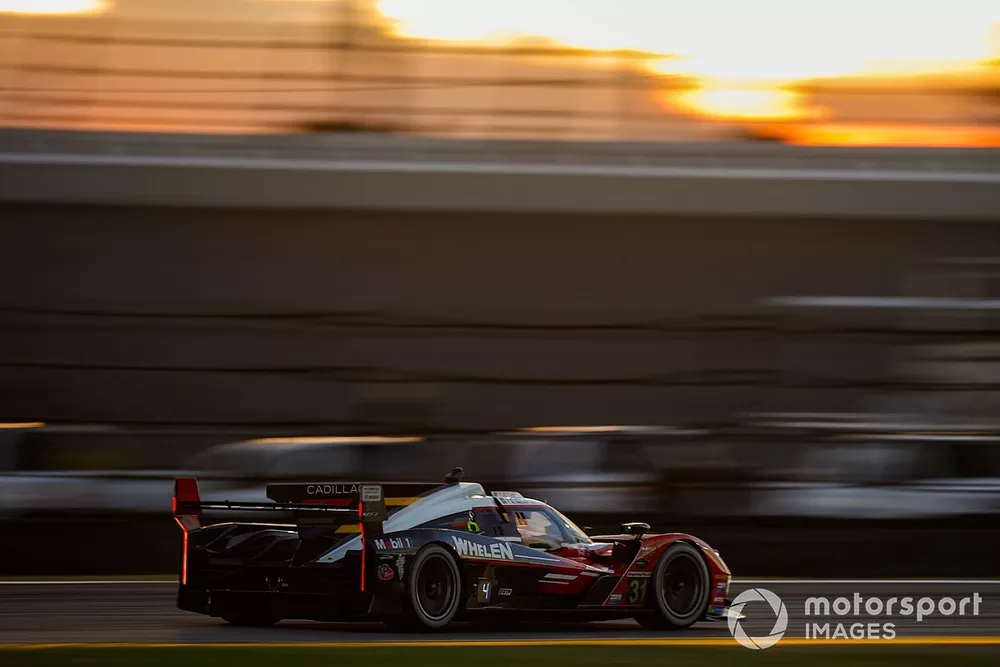 #31 Action Express Racing Cadillac V-Series.R: Pipo Derani, Jack Aitken, Tom Blomqvist