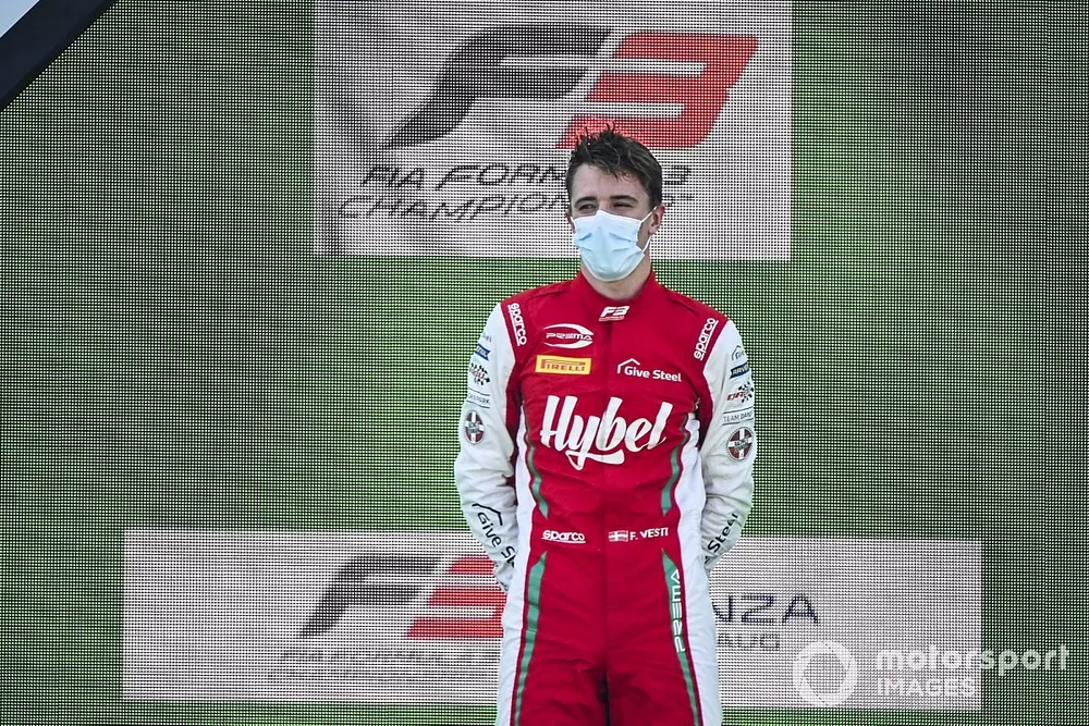 Podio: ganador Frederik Vesti, Prema Racing