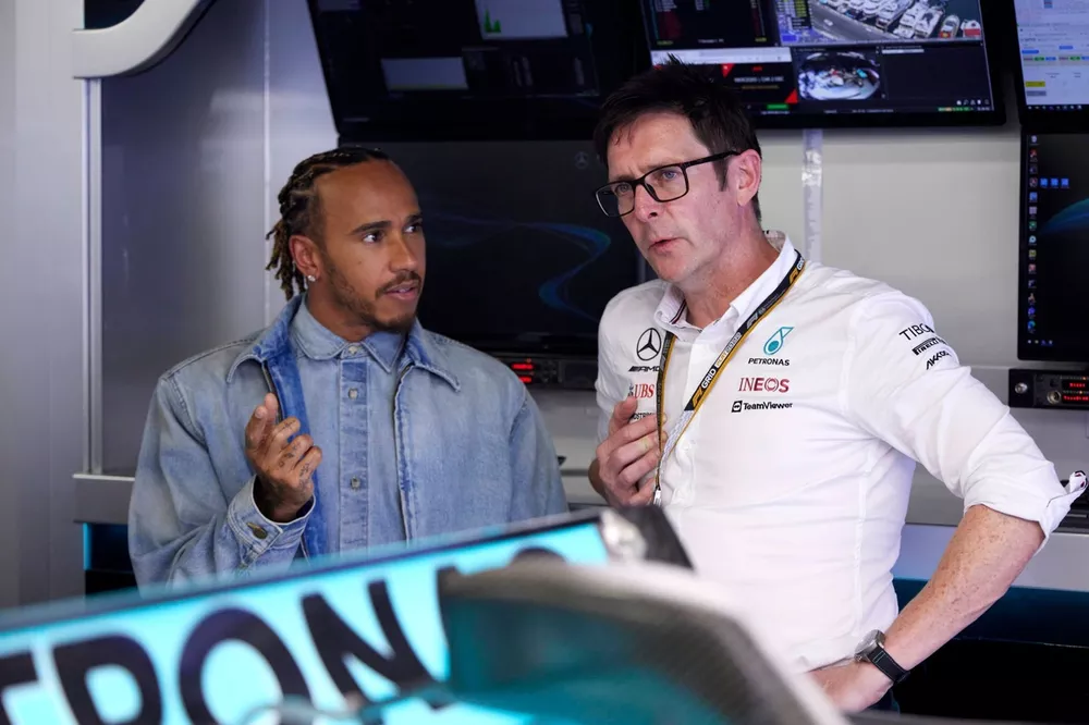 Lewis Hamilton, Mercedes-AMG,rew Shovlin, Trackside Engineering Director, Mercedes AMG 