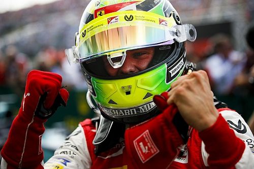 Schumacher wygrywa na Hungaroringu