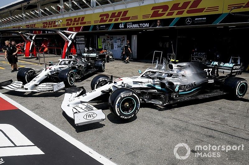 El Mercedes AMG F1 W10 con la decoración especial de su 125º aniversario