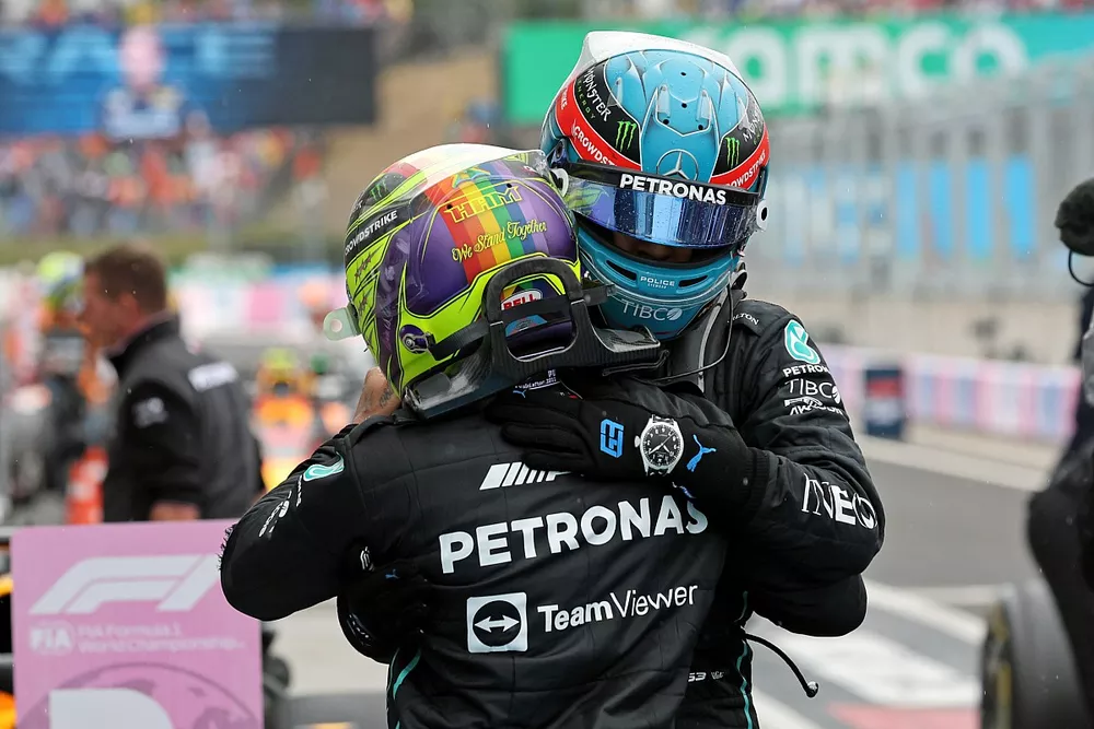 George Russell, Mercedes-AMG, 3rd position, Lewis Hamilton, Mercedes-AMG2n congratulate each other in Parc Ferme
