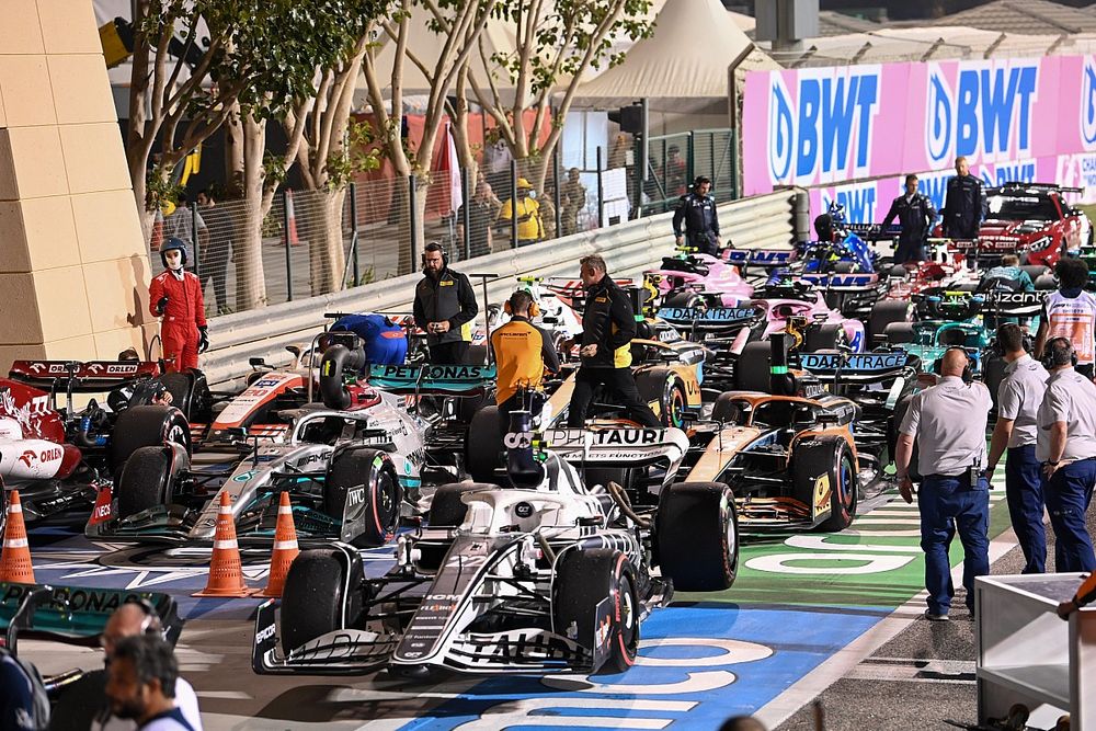 Los coches en el Parc Ferme después de la carrera