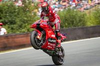 Bagnaia domina el sprint de MotoGP en Assen y M&aacute;rquez se cae