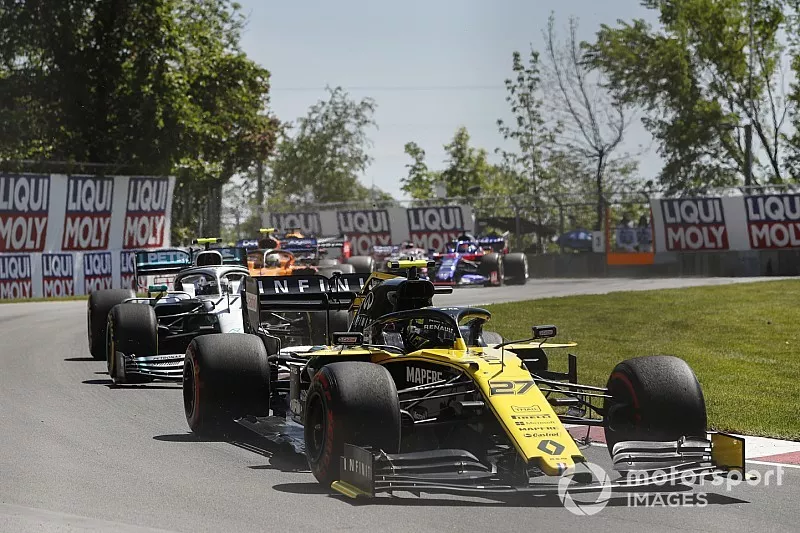 Nico Hulkenberg, Renault F1 Team R.S. 19, en Valtteri Bottas, Mercedes AMG W10