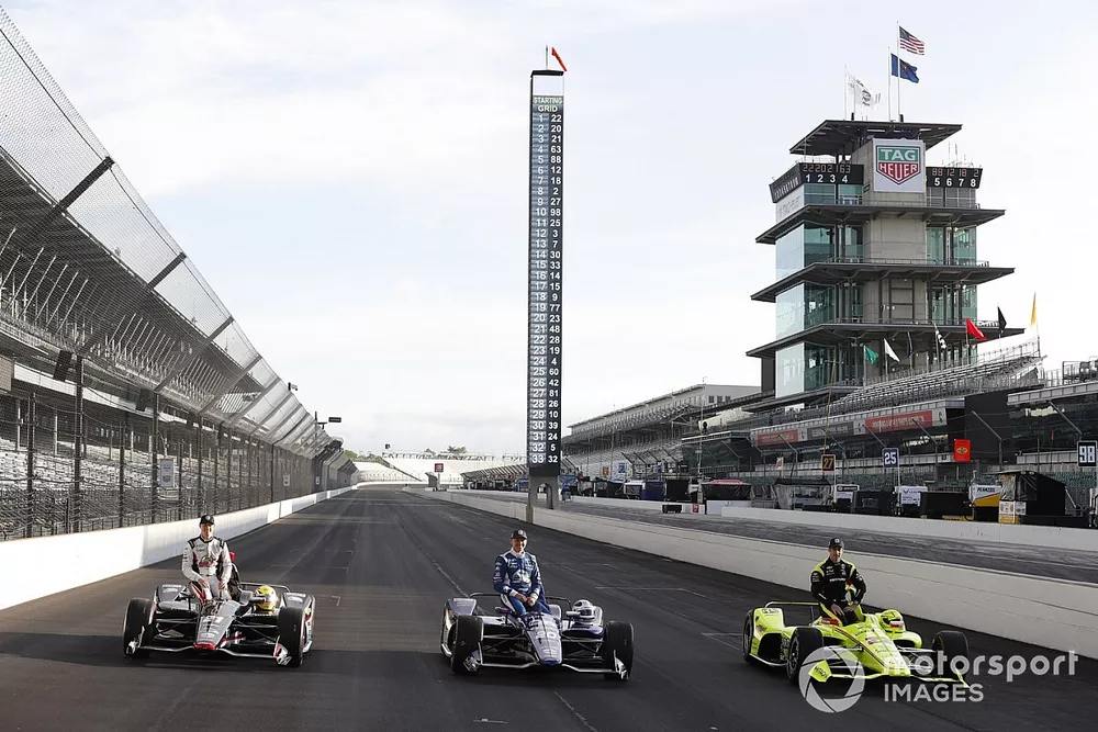 Simon Pagenaud, Team Penske Chevrolet, Ed Carpenter, Ed Carpenter Racing Chevrolet, Spencer Pigot, Ed Carpenter Racing Chevrolet pose for front row photos