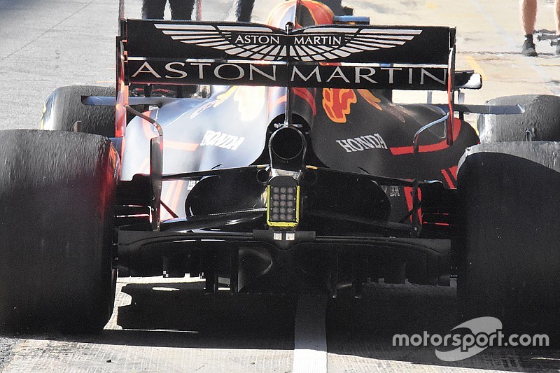 Red Bull con gli scarichi della wastegate montati sotto al terminale principale