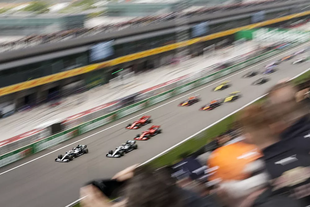 Valtteri Bottas, Mercedes AMG W10, Lewis Hamilton, Mercedes AMG F1 W10, Sebastian Vettel, Ferrari SF90 and Charles Leclerc, Ferrari SF90 at the start of the race