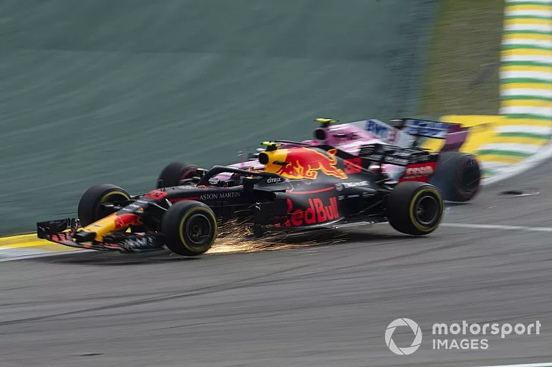 Max Verstappen, Red Bull Racing RB14 en Esteban Ocon, Racing Point Force India VJM11 