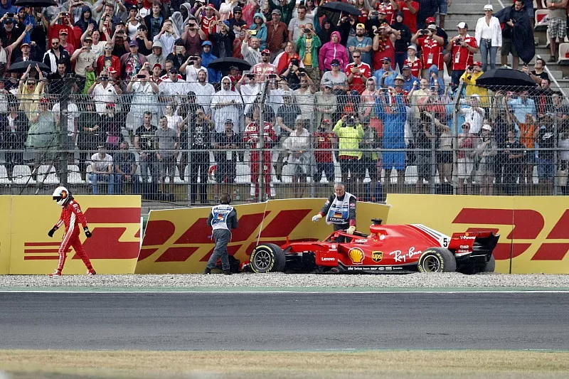 Sebastian Vettel; Ferrari SF71H choca cuando iba l&iacute;der