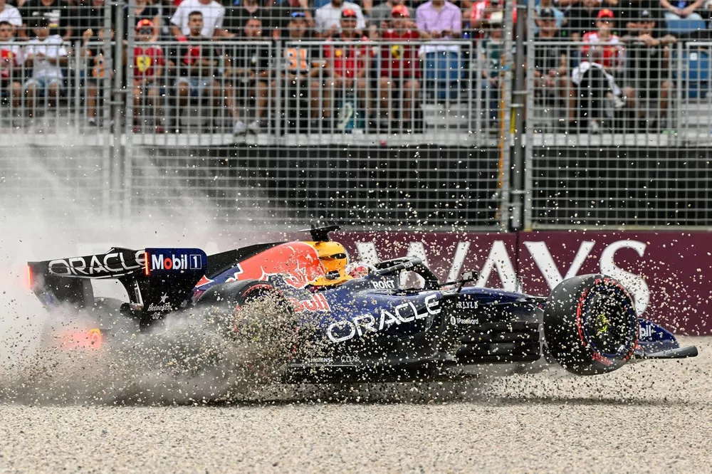 スパーク　レッドブル RB15 マックス・フェルスタッペン　オーストラリアGP フェルスタッペン、オーストラリアGP予選でクラッシュ。レントゲン検査