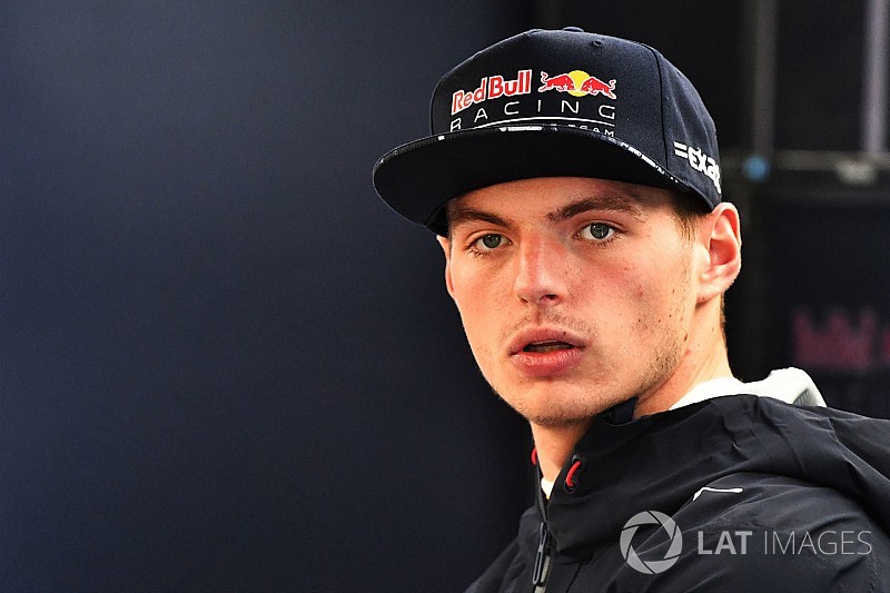 Verstappen renova com a Red Bull até 2020