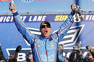 Harvick  vence en Loudon y sigue en el Chase