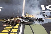 Hinchcliffe triunfa en Iowa; Newgarden vive un final inesperado