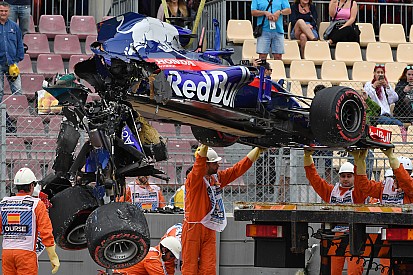 Heftiger Crash von Hartley: Toro Rosso bricht danach auseinander