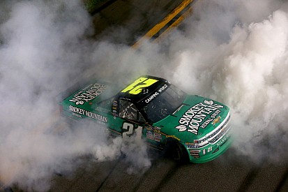 Johnny Sauter gewinnt dramatischen Truck-Saisonauftakt in Daytona
