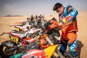 Canet: "La regla de no poder cambiar neum&aacute;ticos en motos en el Dakar es est&uacute;pida"