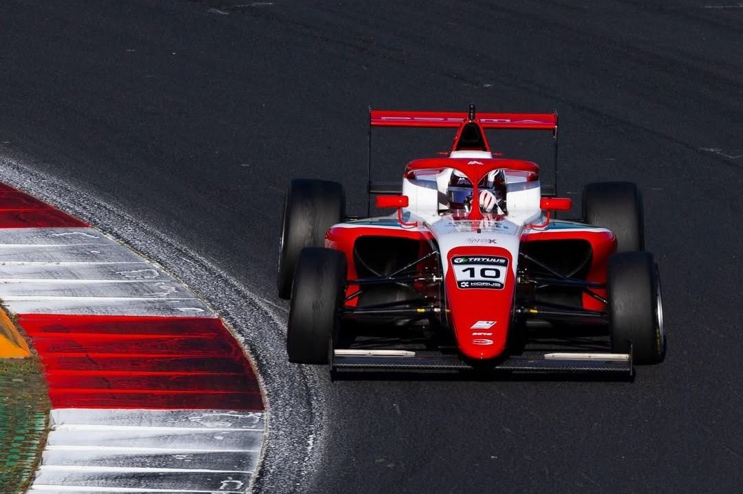 F4 İtalya Cumartesi: Vallelunga'da podyum ve kritik puanlar Alp Aksoy’un!