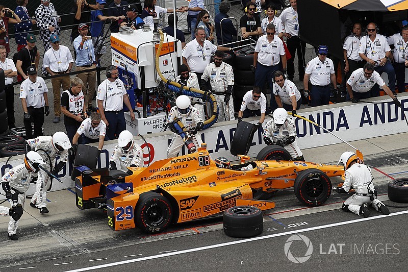 Alonso ganha 300 mil dólares na Indy 500 mesmo abandonando