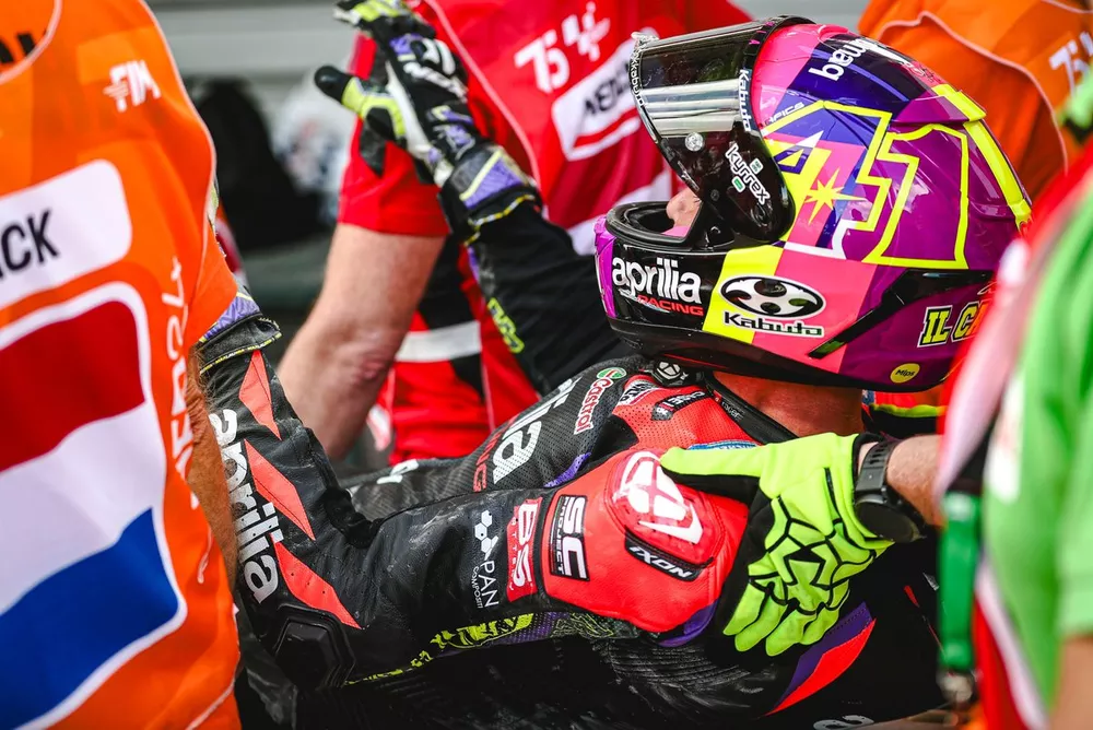 Ca&iacute;da de Aleix Espargar&oacute;, Aprilia Racing Team