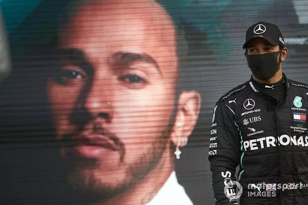 Pole Sitter Lewis Hamilton, Mercedes-AMG Petronas F1 in Parc Ferme 