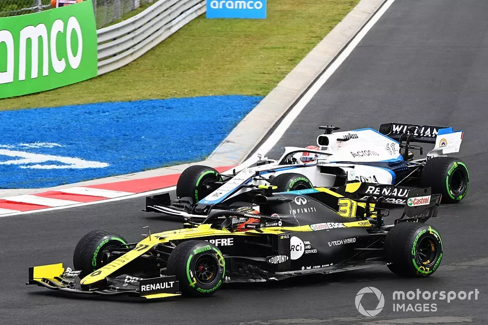 Esteban Ocon, Renault F1 Team R.S.20, en George Russell, Williams FW43