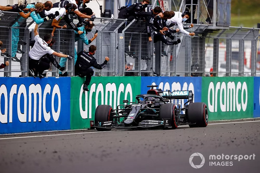 Race winner Lewis Hamilton, Mercedes-AMG F1 W11