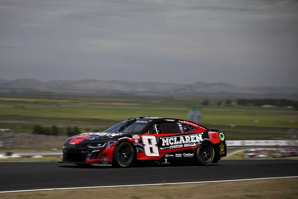 Kyle Busch, Richard Childress Racing, McLaren Custom Grills Chevrolet Camaro
