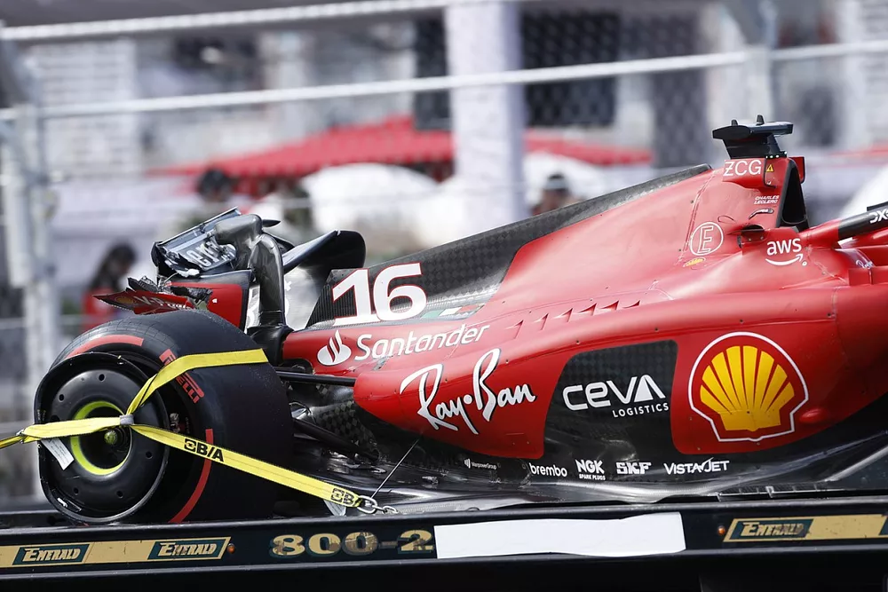 La Ferrari endommagée de Charles Leclerc Ferrari SF-23