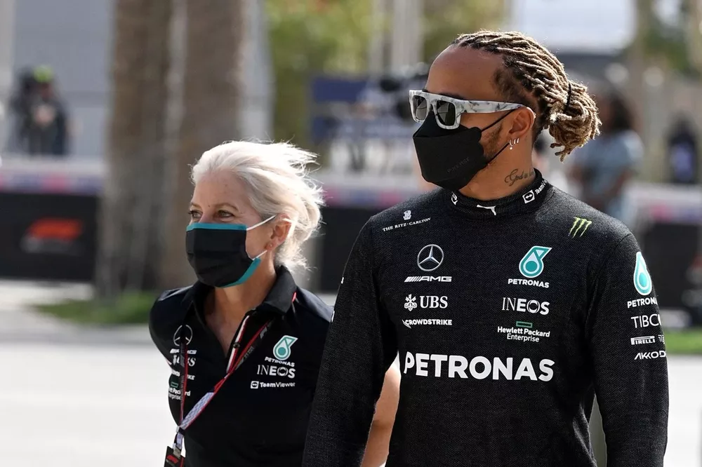 Lewis Hamilton, Mercedes-AMG, with Angela Cullen, Physio for Lewis Hamilton