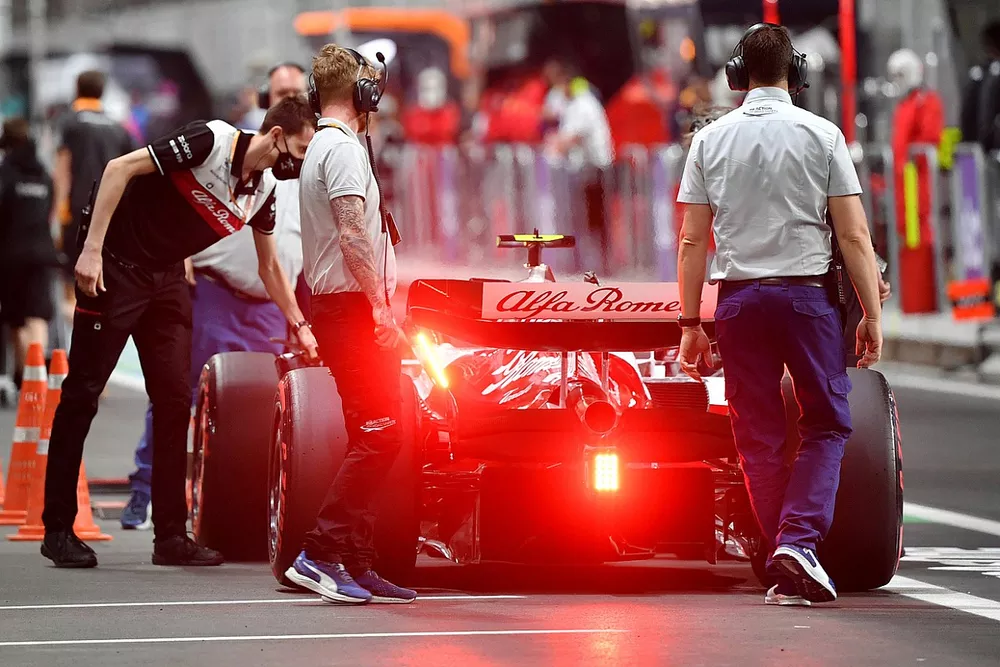 Zhou Guanyu, Alfa Romeo C42, &agrave; la pes&eacute;e
