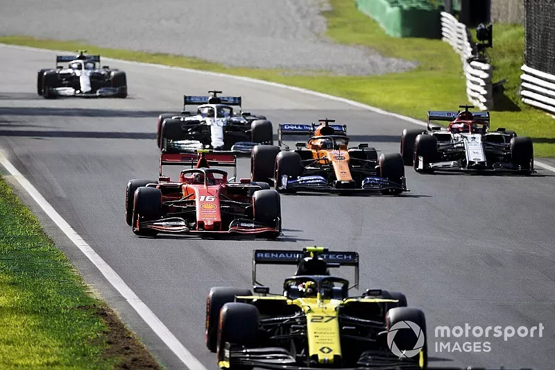 Nico Hulkenberg, Renault F1 Team R.S. 19, devant Charles Leclerc, Ferrari SF90, Carlos Sainz Jr., McLaren MCL34, Kimi Raikkonen, Alfa Romeo Racing C38, Lewis Hamilton, Mercedes AMG F1 W10, et Valtteri Bottas, Mercedes AMG W10