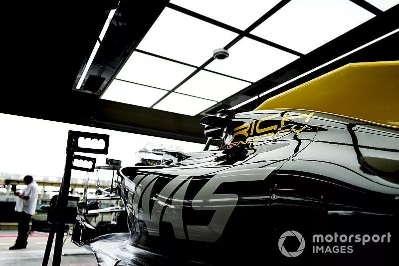 Coche de Romain Grosjean, Haas F1 Team VF-19 en el garaje.