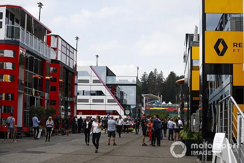 Visi&oacute;n general del paddock