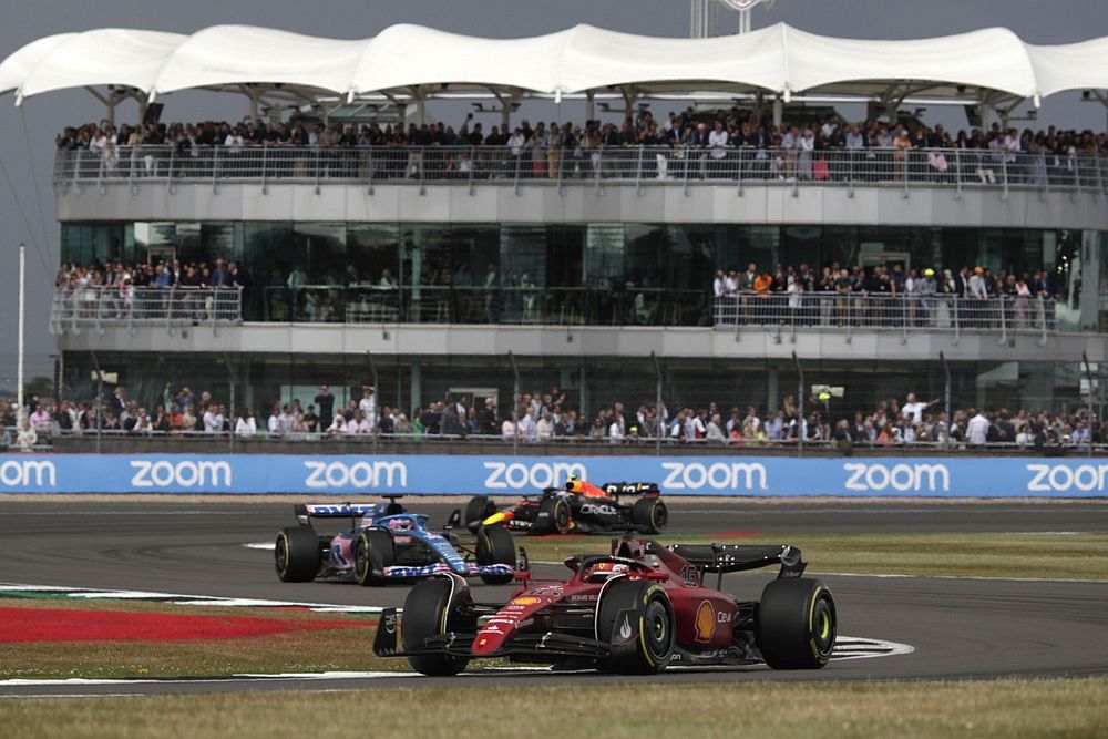 Charles Leclerc, Ferrari F1-75, Fernando Alonso, Alpine A522, Sergio Perez, Red Bull Racing RB18