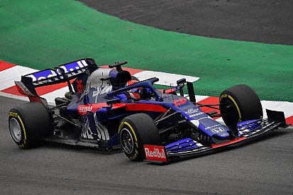 Tes F1 Barcelona: Kvyat buat kejutan di hari ketiga