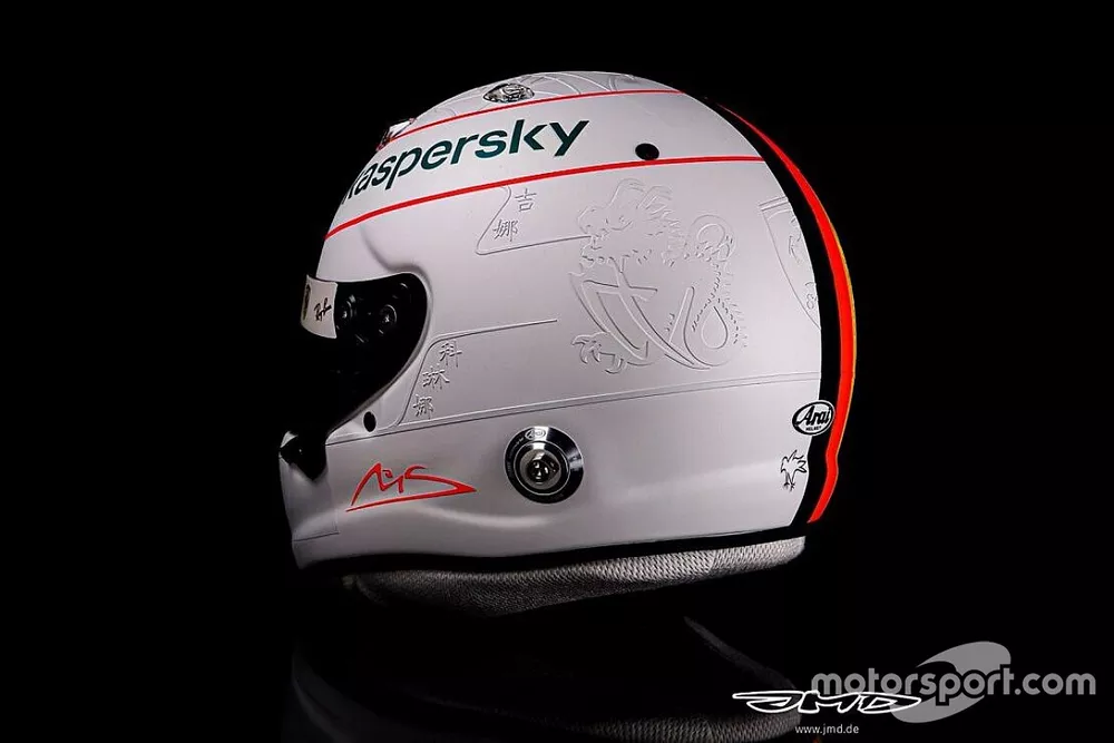 Capacete de Sebastian Vettel em homenagem a Michael Schumacher no GP de Eifel de F1