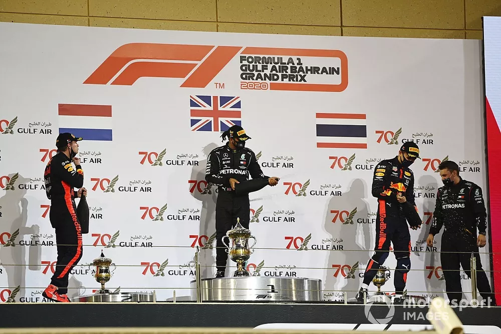 Podio: ganador de la carrera Lewis Hamilton, Mercedes-AMG F1, tercer lugar Alex Albon, Red Bull Racing