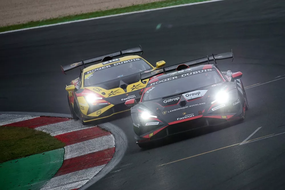 #284 Marco Giltrap, Chris van der Drift, Absolute Racing; #210 Qiang Li, Jonathan Cecotto, TRT Racing
